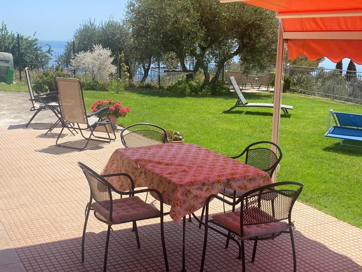 インペリア Casa Vista Mare - Superb Garden And Parking Includedヴィラ エクステリア 写真